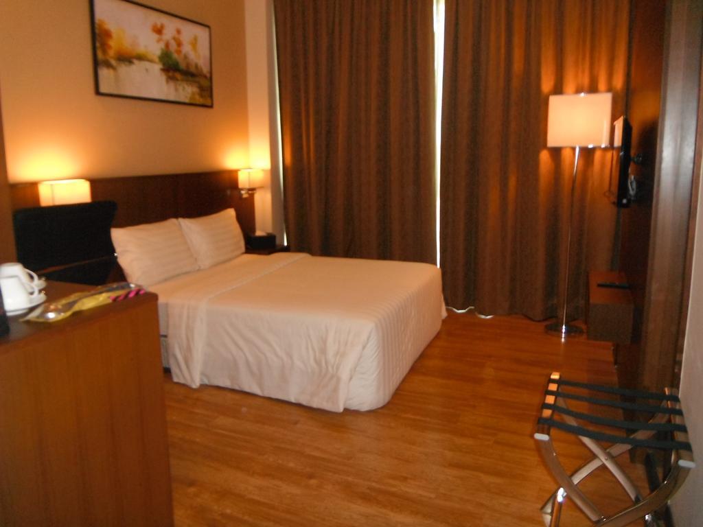 Keoja Hotel Kuala Belait Luaran gambar