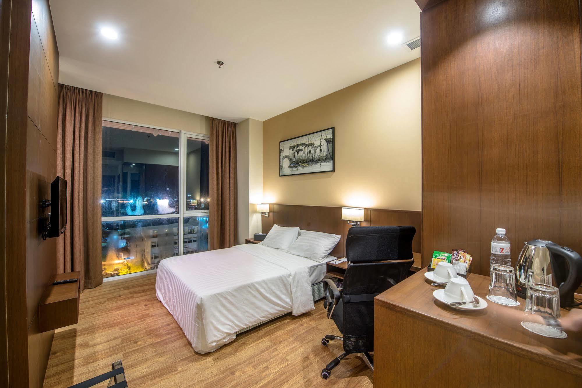 Keoja Hotel Kuala Belait Luaran gambar